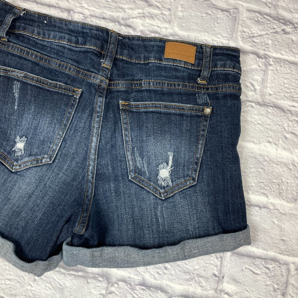 JUDY BLUE DARK WASH DISTRESSED CUFFED DENIM SHORTS MEDIUM - Picture 6 of 10